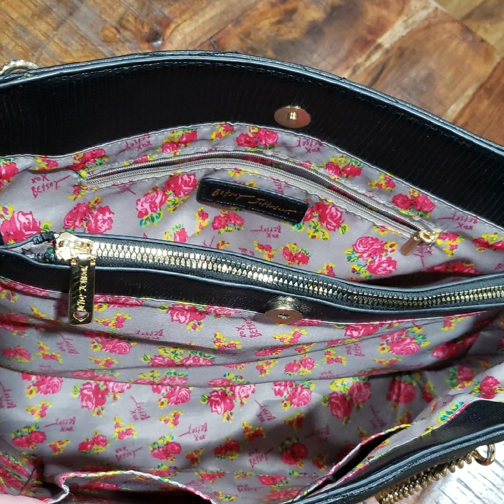 Black Heart-Embellished Women's Bag - Picture 7 of 9
